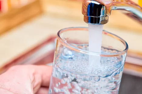 filling-glass-from-tap